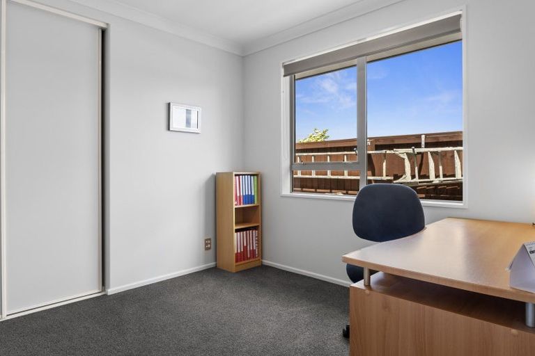 Photo of property in 28 Sequoia Way, Rangiora, 7400