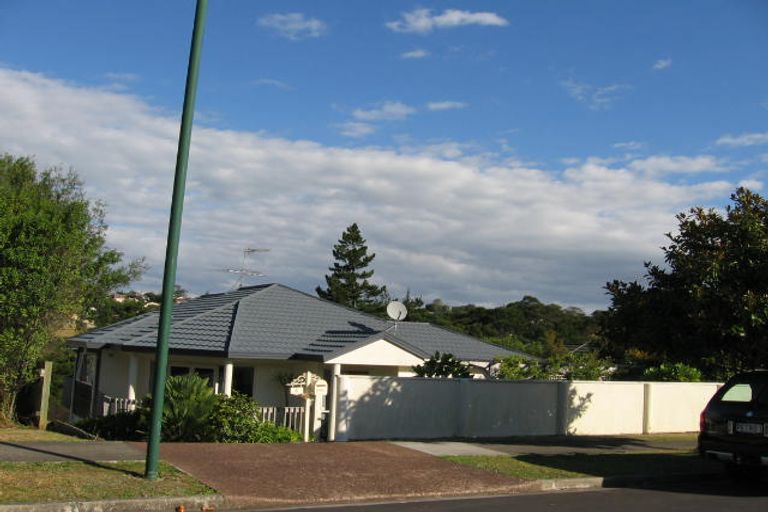 Photo of property in 6 Cayman Place, Unsworth Heights, Auckland, 0632