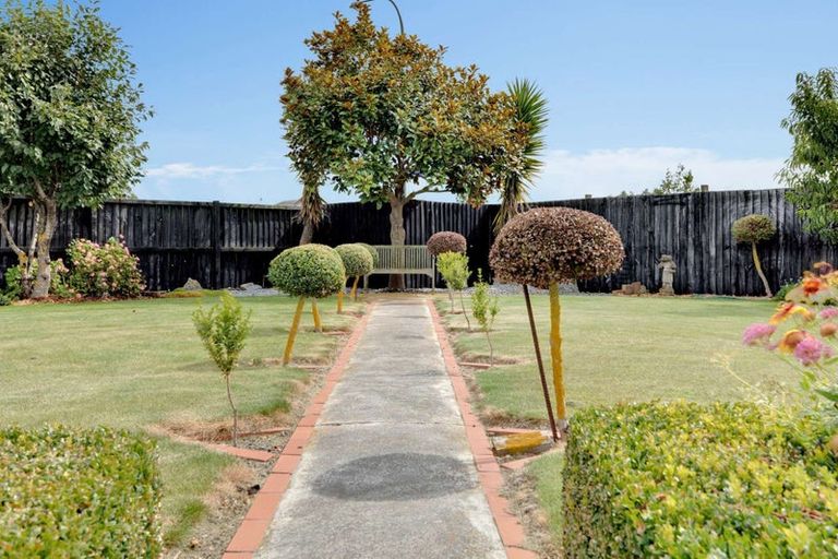 Photo of property in 15 Riverside Way, Amberley, 7410