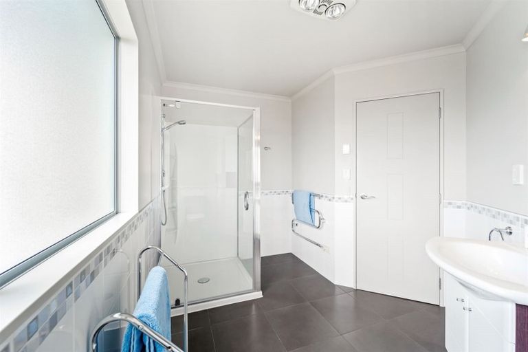 Photo of property in 74 Rivervale Grove, Stanmore Bay, Whangaparaoa, 0932