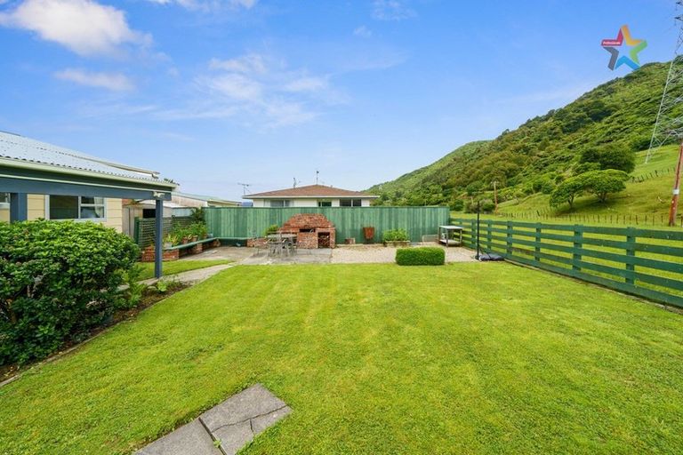 Photo of property in 25 Larchmont Grove, Totara Park, Upper Hutt, 5018