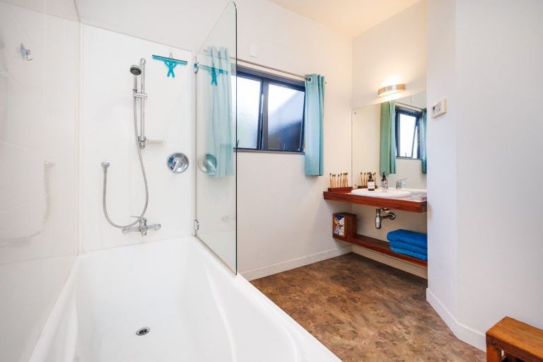 Photo of property in 45 Waicola Drive, Fitzherbert, Palmerston North, 4471