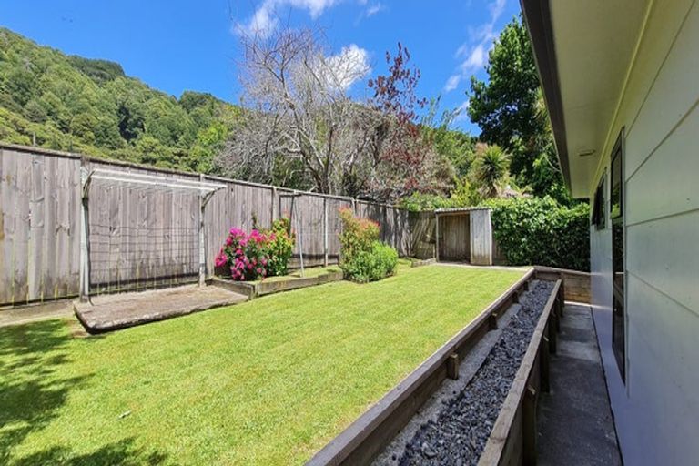 Photo of property in 205a Wainuiomata Road, Wainuiomata, Lower Hutt, 5014