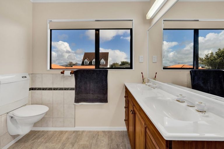 Photo of property in 20 Kellyville Heights, Merrilands, New Plymouth, 4312