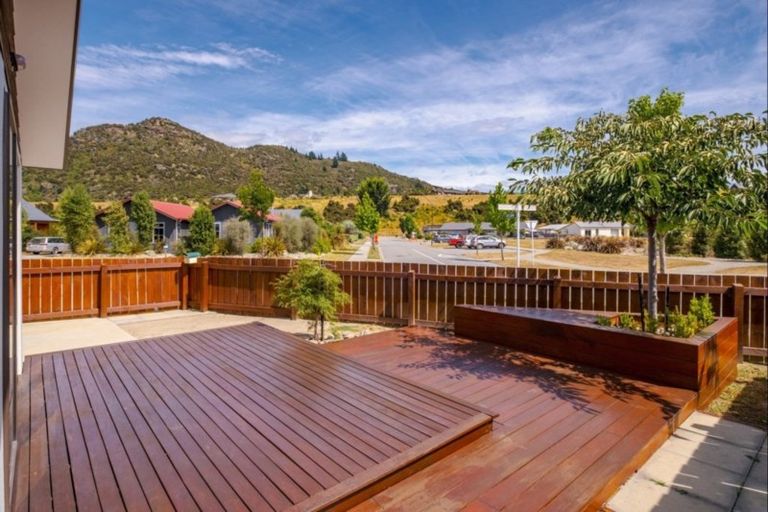 Photo of property in 25 Sherwin Avenue, Albert Town, Wanaka, 9305