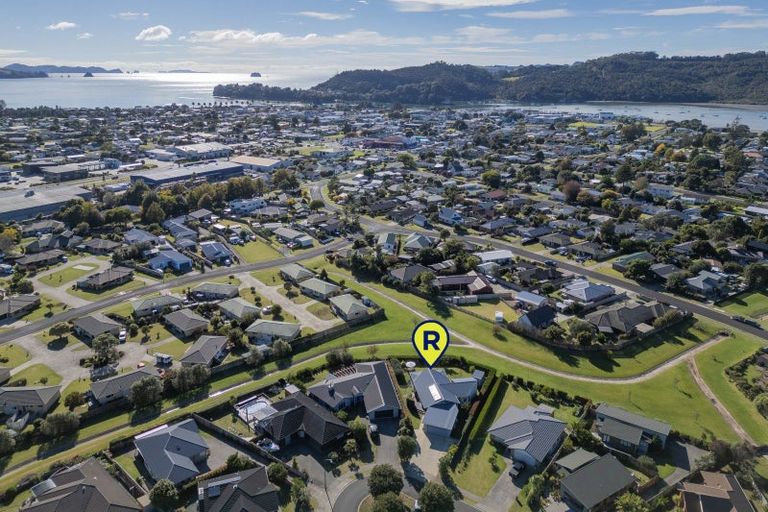 Photo of property in 18 Ringwood Place, Whitianga, 3510