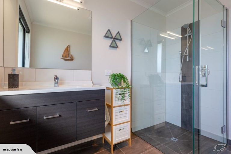 Photo of property in 4 Les Wakefield Road, Mapua, 7005