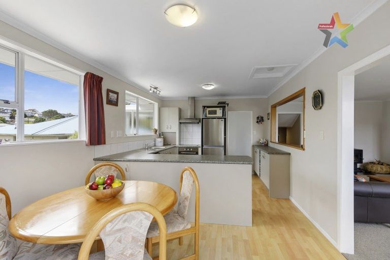 Photo of property in 6 Peach Tree Grove, Maungaraki, Lower Hutt, 5010