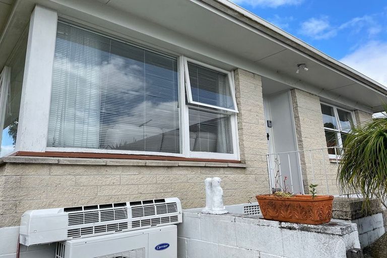 Photo of property in 2/17 Jenelin Road, Glendene, Auckland, 0602