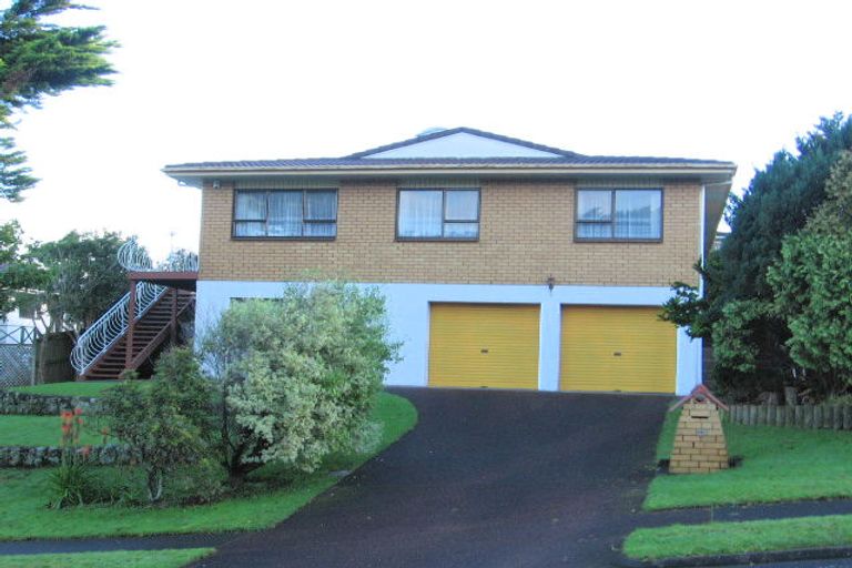 Photo of property in 6 Elsted Place, Goodwood Heights, Auckland, 2105