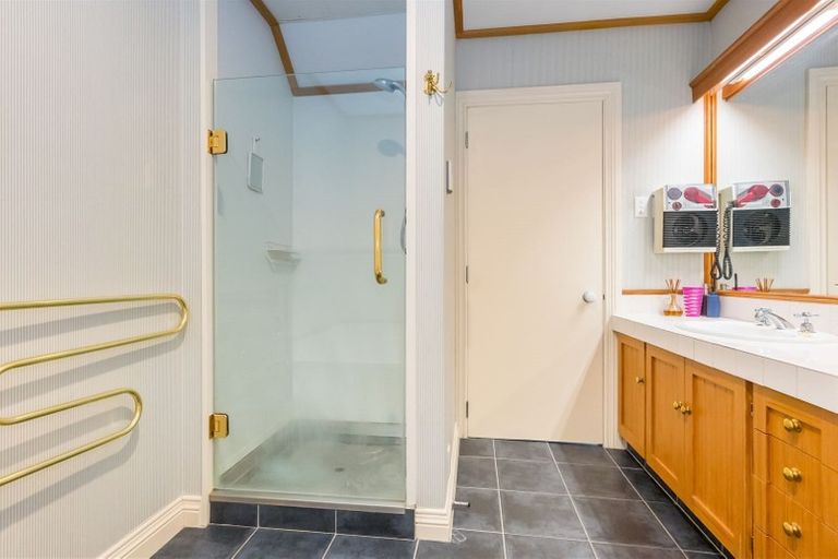 Photo of property in 69 Glenross Street, Glenross, Dunedin, 9011