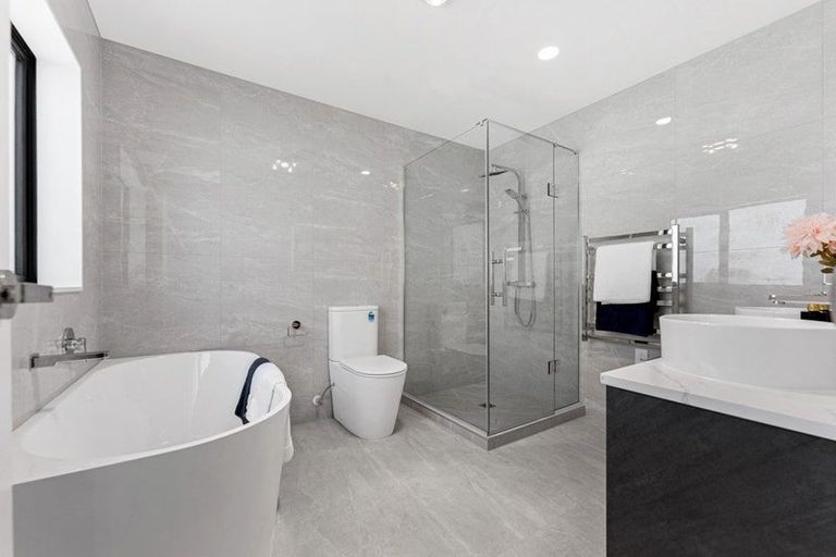 Photo of property in 124 Mcquoids Road, Flat Bush, Auckland, 2019