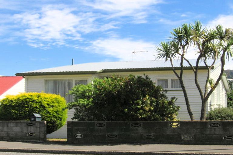 Photo of property in 14 Witham Street, Island Bay, Wellington, 6023