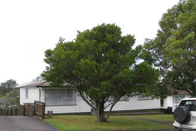 Photo of property in 5 Lydford Place, Glendene, Auckland, 0602