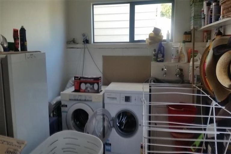 Photo of property in 25 Mallard Place, Unsworth Heights, Auckland, 0632