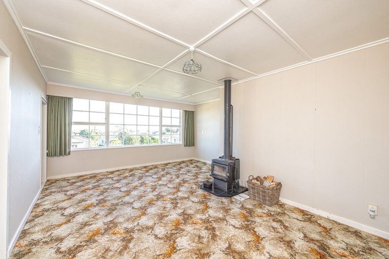 Photo of property in 98 Cornfoot Street, Castlecliff, Whanganui, 4501