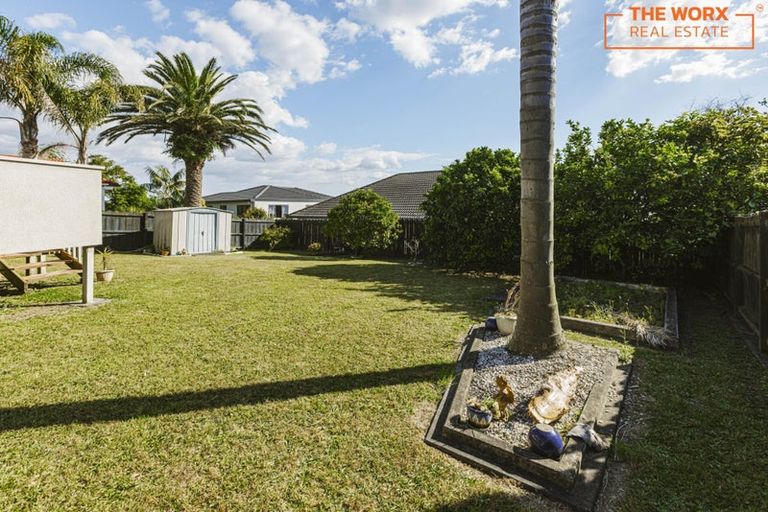 Photo of property in 33 Ribbonwood Crescent, Goodwood Heights, Auckland, 2105