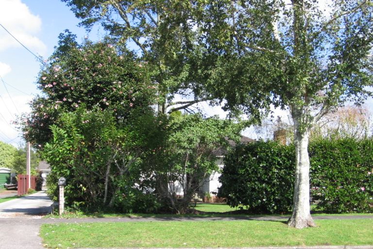 Photo of property in 50 Yeovil Road, Te Atatu Peninsula, Auckland, 0610