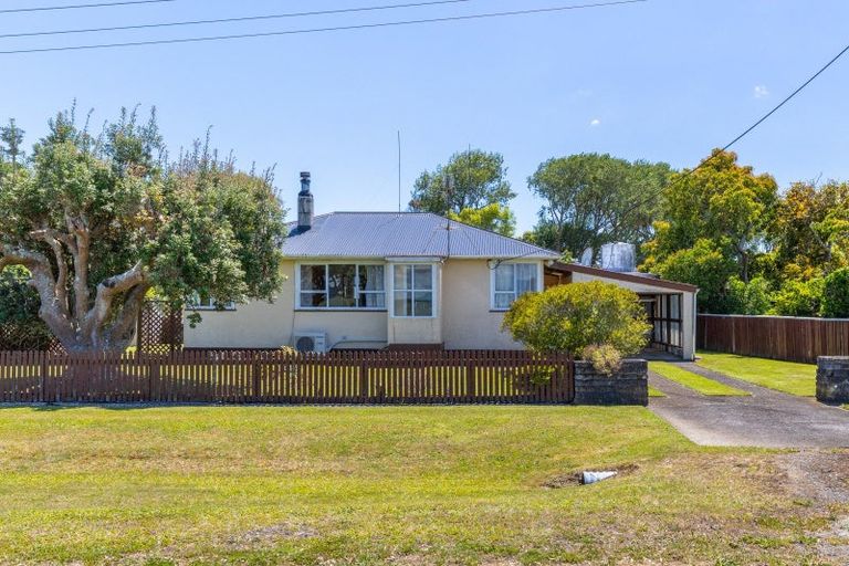Photo of property in 17 Kairau Road West, Sentry Hill, New Plymouth, 4373