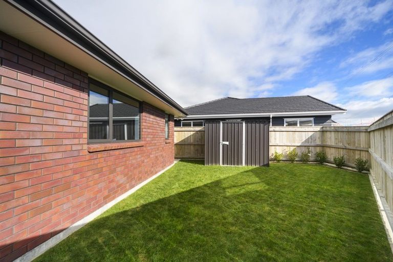 Photo of property in 18 Cyprus Place, Fitzherbert, Palmerston North, 4410