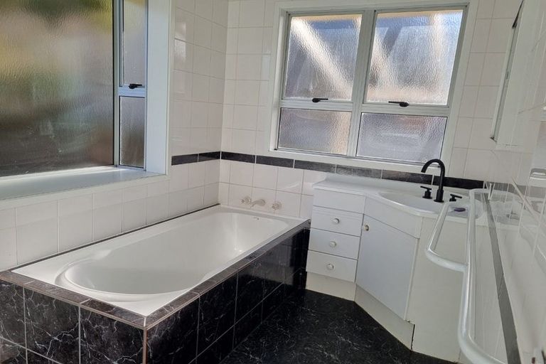 Photo of property in 1 Wavell Crescent, Lansdowne, Masterton, 5810