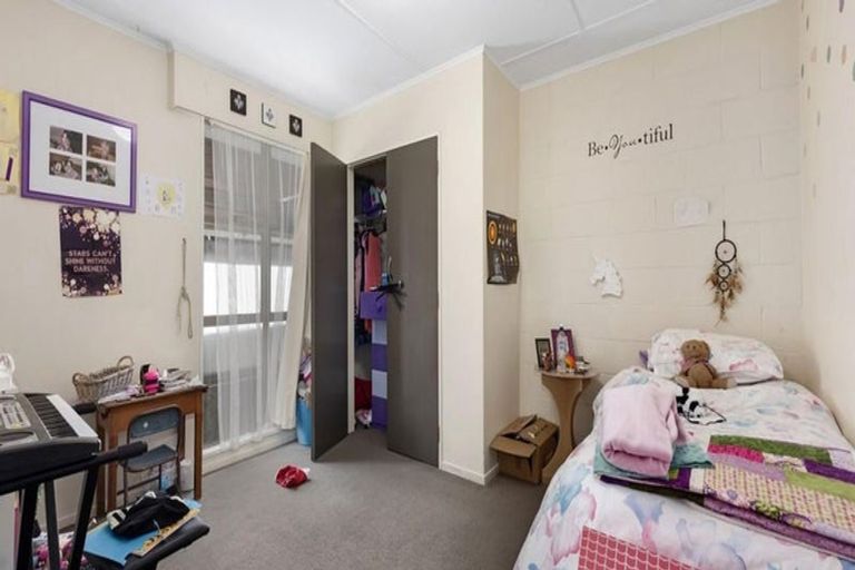 Photo of property in 2 Gemstone Drive, Birchville, Upper Hutt, 5018