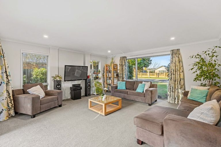 Photo of property in 32 Rue De La Mare, Parklands, Christchurch, 8083