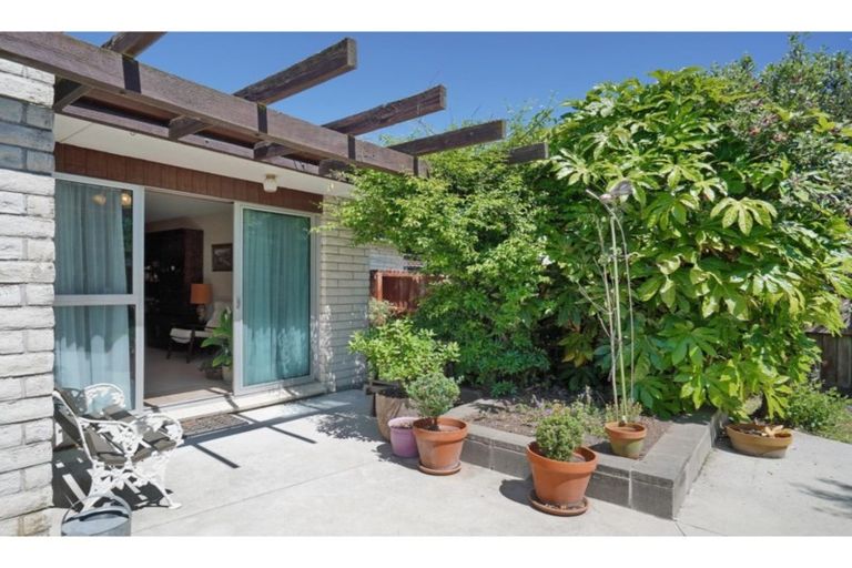 Photo of property in 2/9 Larkhill Place, Russley, Christchurch, 8042