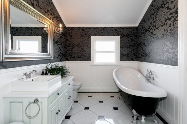 Photo of property in 11 Colenso Avenue, Hospital Hill, Napier, 4110