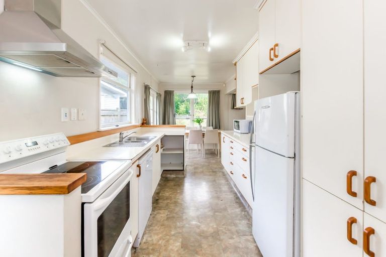 Photo of property in 37 Mazengarb Road, Paraparaumu Beach, Paraparaumu, 5032