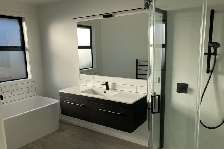 Photo of property in 11 Donnelly Street, Oakura, 4314