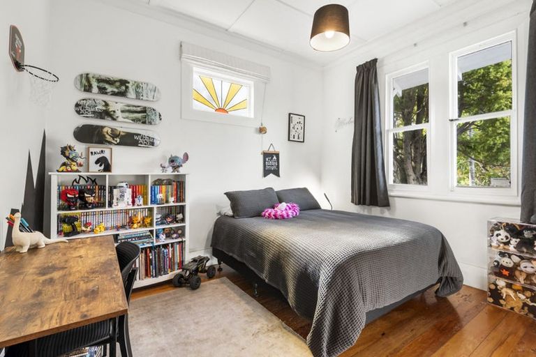 Photo of property in 17 Rangatira Road, Birkdale, Auckland, 0626