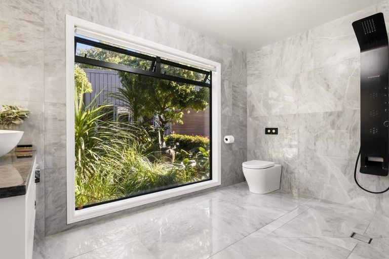 Photo of property in 2 Scenic Heights, Acacia Bay, Taupo, 3330