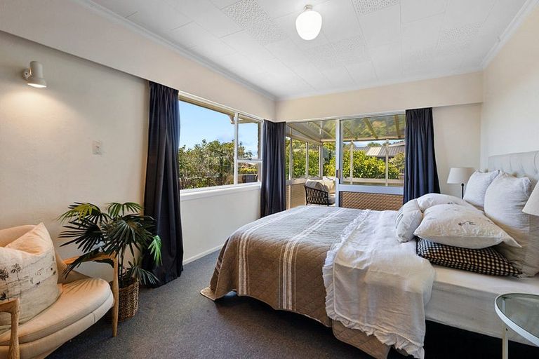 Photo of property in 43 Nevada Drive, Merrilands, New Plymouth, 4312