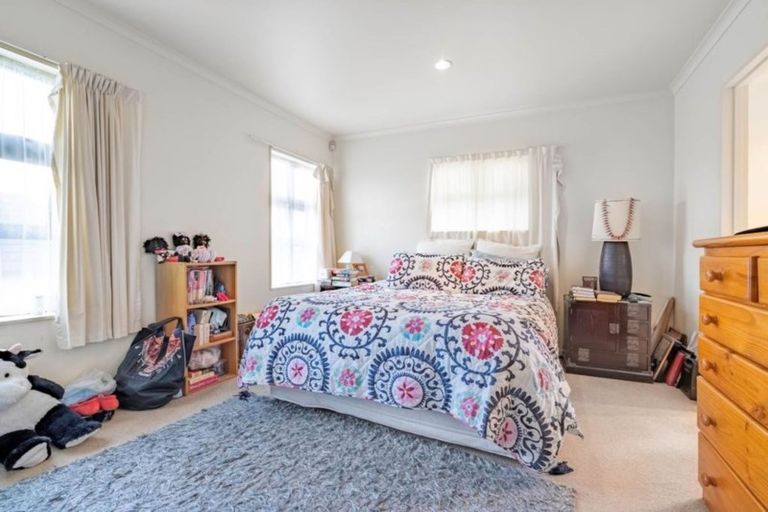 Photo of property in 3a Seacrest Drive, West Harbour, Auckland, 0618