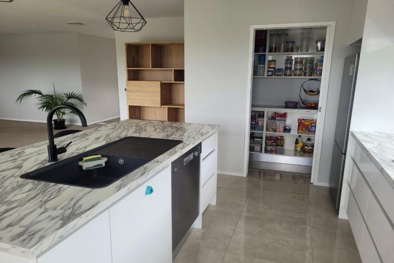 Photo of property in 7 Twin Way, Hurworth, New Plymouth, 4310