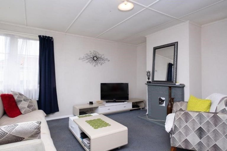 Photo of property in 2 Waihi Road, Hawera, 4610