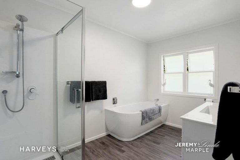 Photo of property in 61a West Lynn Road, Titirangi, Auckland, 0604