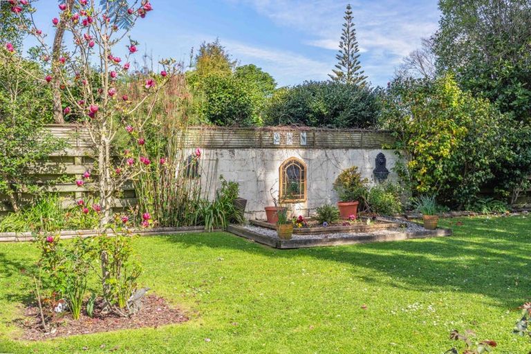 Photo of property in 243 Te Moana Road, Waikanae, 5036