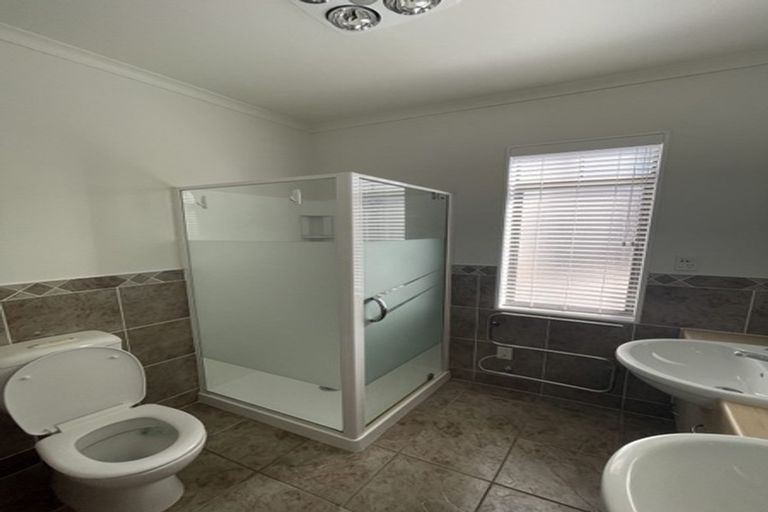 Photo of property in 1 Pepperdine Place, Albany, Auckland, 0632