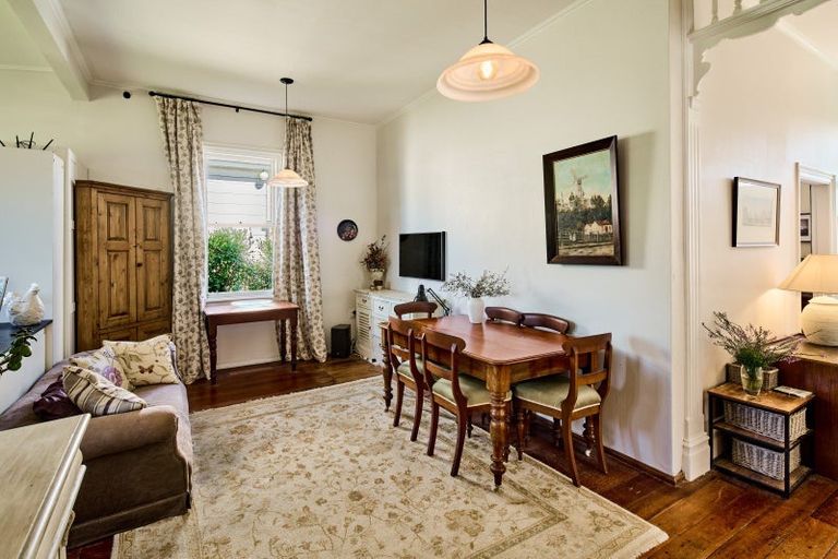 Photo of property in 55 Fairview Crescent, Kelburn, Wellington, 6012