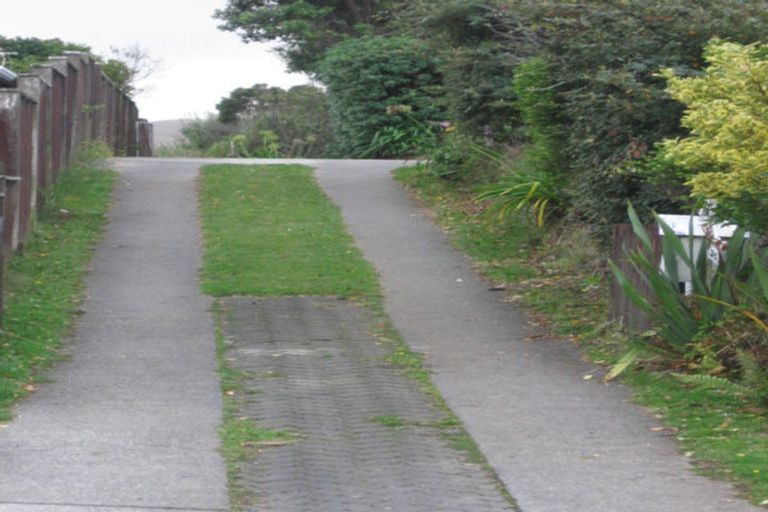 Photo of property in 35 Catherine Crescent, Paparangi, Wellington, 6037