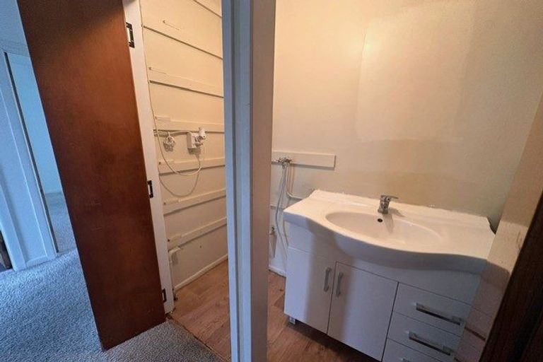 Photo of property in 88 Newlands Road, Newlands, Wellington, 6037