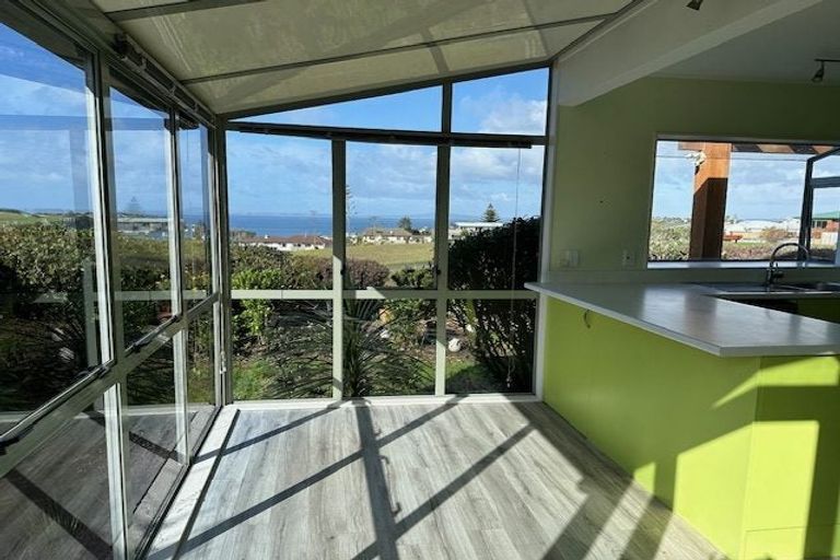 Photo of property in 1415 Whangaparaoa Road, Army Bay, Whangaparaoa, 0930