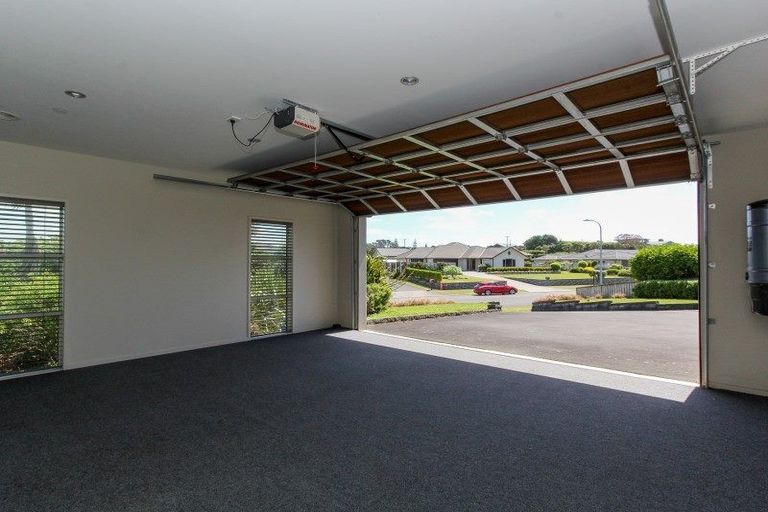 Photo of property in 4 Links Drive, Waiwhakaiho, New Plymouth, 4312