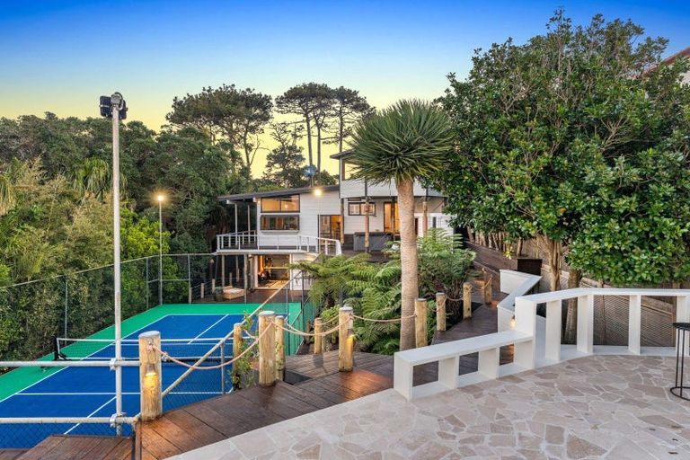 Photo of property in 72 Cliff Road, Torbay, Auckland, 0630
