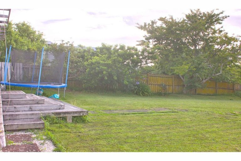 Photo of property in 23 Laura Street, Kelston, Auckland, 0602