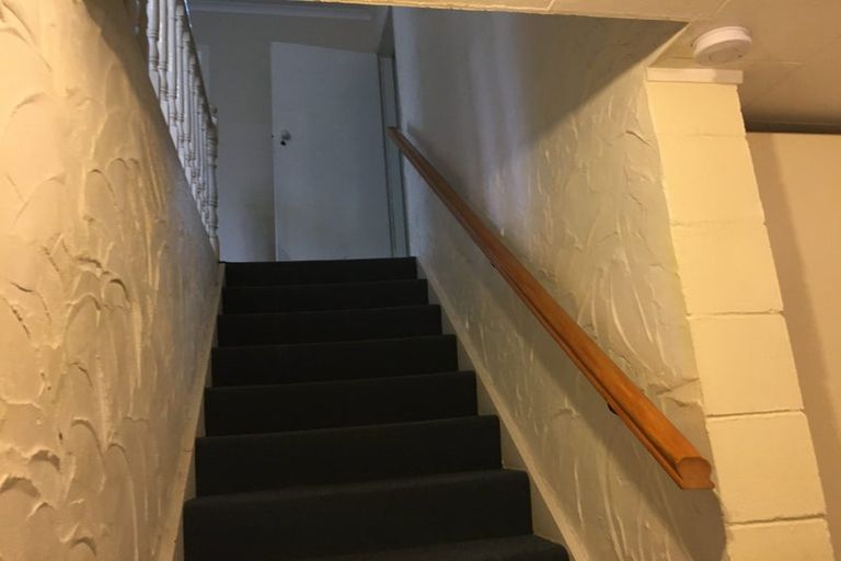 Photo of property in 9 Micawber Place, Mellons Bay, Auckland, 2014