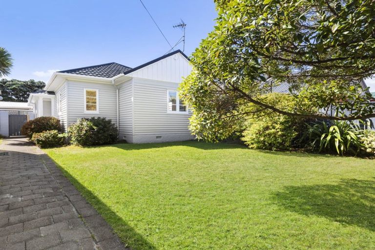 Photo of property in 14 Wayside, Miramar, Wellington, 6022