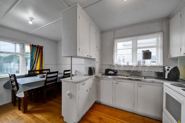 Photo of property in 16 Grey Street, Hawera, 4610